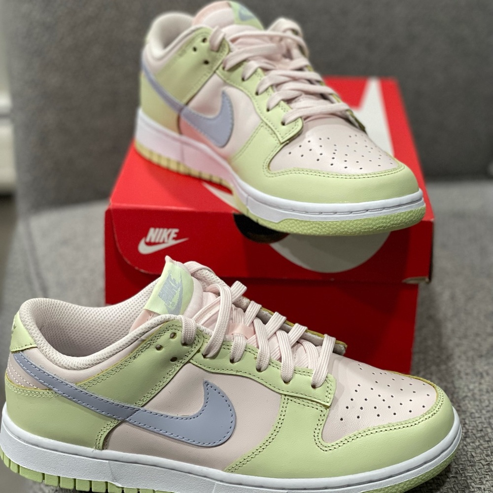 Brand new nike sneakers